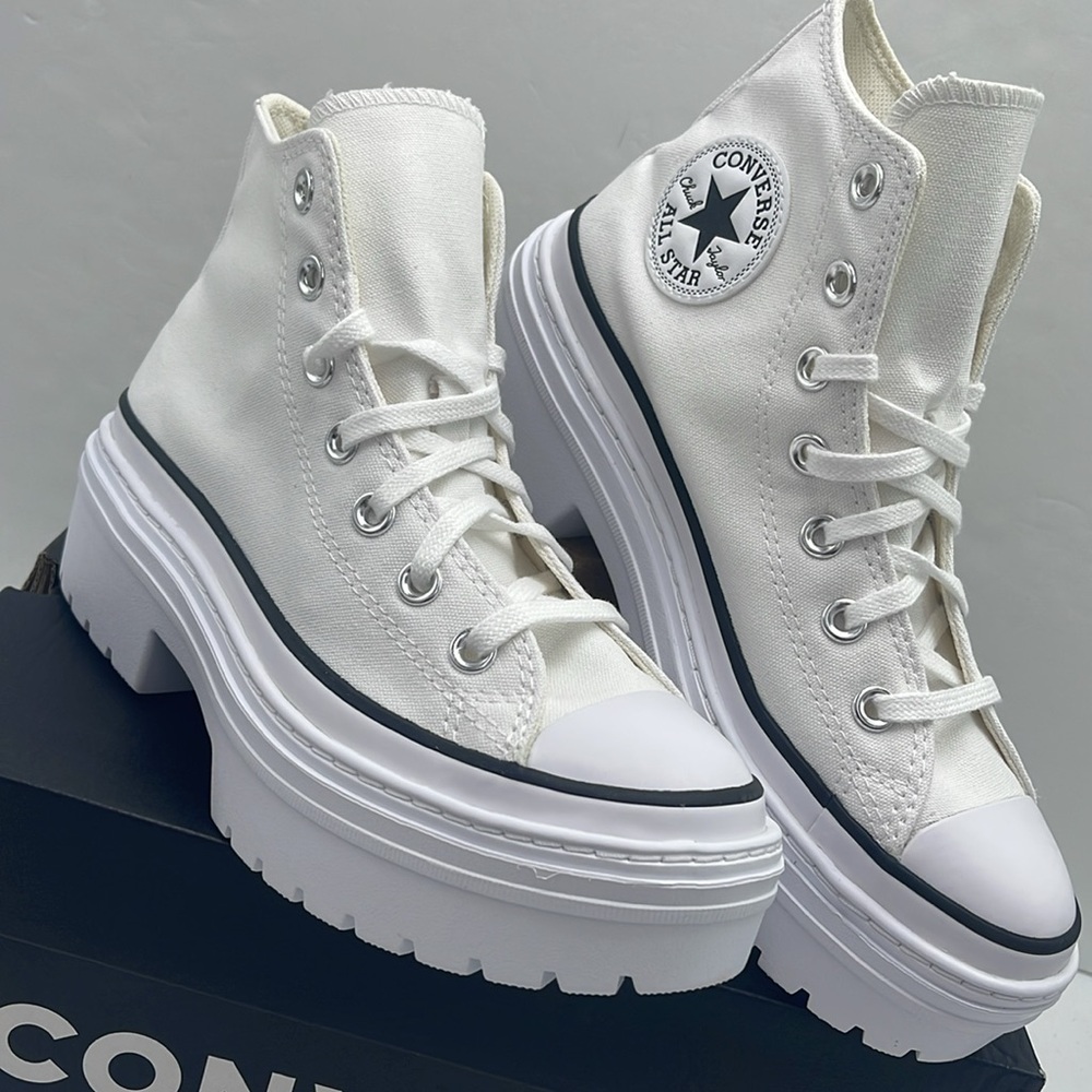 Converse WMNS High-Top Platform Sneakers A10364C
CTAS LUGGED HEEL HI WHITE/BLACK - Picture 6 of 16